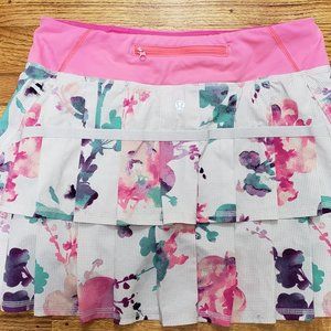 Lululemon Pacesetter Skirt size 4 Tall pink and white floral